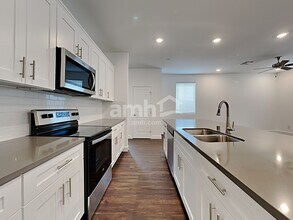 658 N Water St in Henderson, NV - Building Photo - Building Photo
