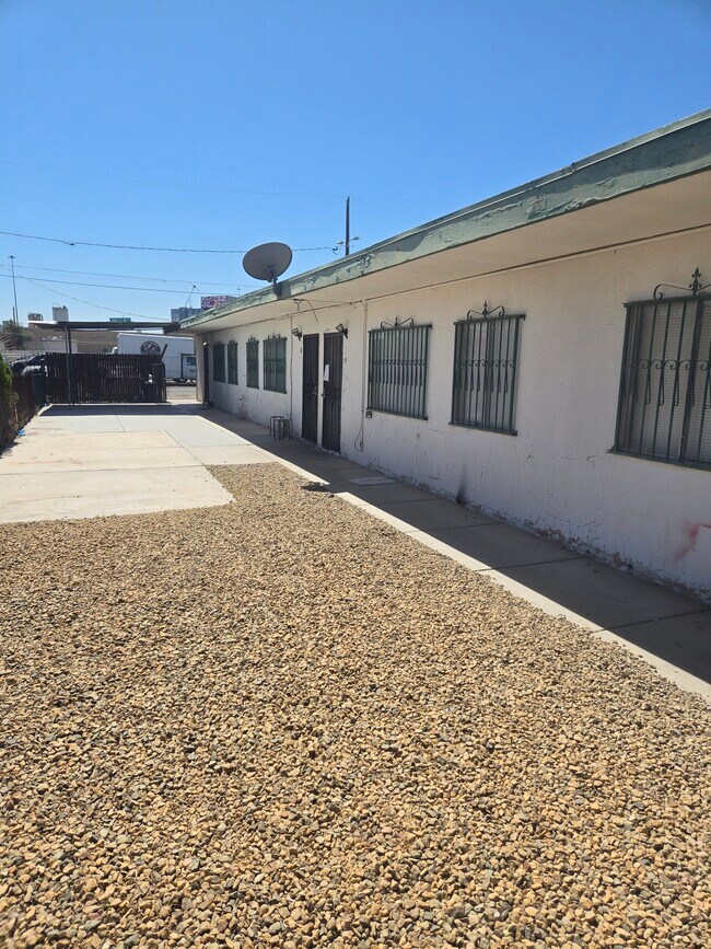 705 Morgan Ave, Unit 4 in Las Vegas, NV - Building Photo - Building Photo