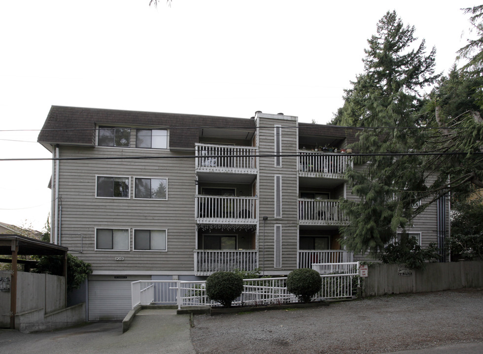 Parkside Apartments in Seattle, WA - Building Photo