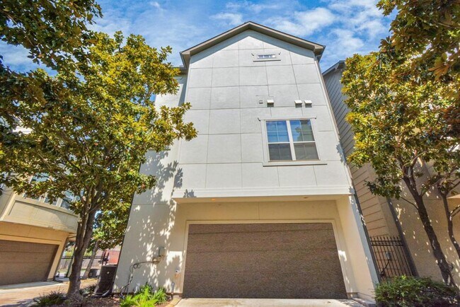 property at 2918 Leeland St