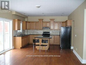 1379 Norenko Ct in Mississauga, ON - Building Photo - Building Photo