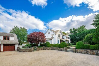 44 Little Noyac Path in Water Mill, NY - Foto de edificio - Building Photo