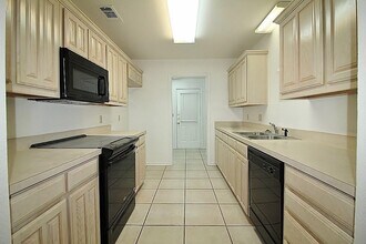 1004 Lynn St-Unit -B in Weatherford, TX - Building Photo - Building Photo