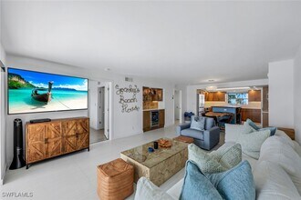 9486 Gulf Shore Dr in Naples, FL - Building Photo - Building Photo