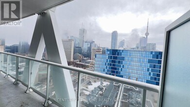 230 Simcoe St in Toronto, ON - Building Photo - Building Photo