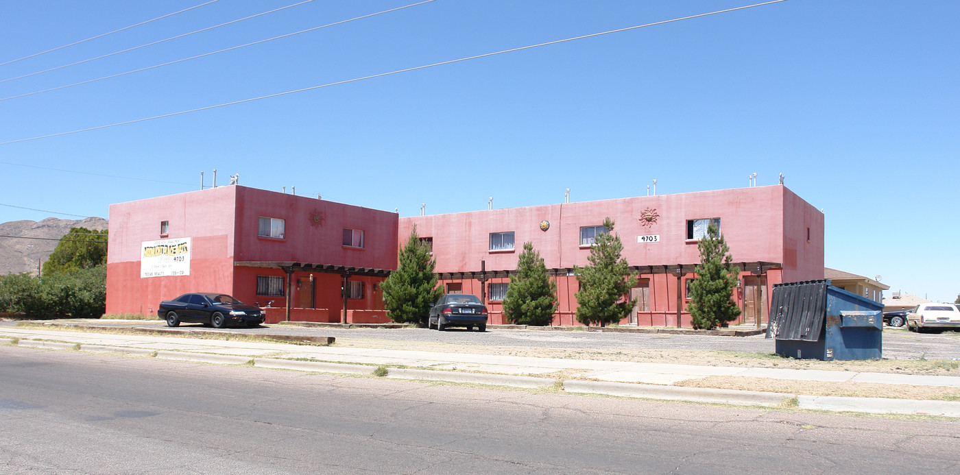 4703 Moonlight Ave in El Paso, TX - Building Photo