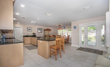 7864 15th Way N in St. Petersburg, FL - Building Photo - Building Photo