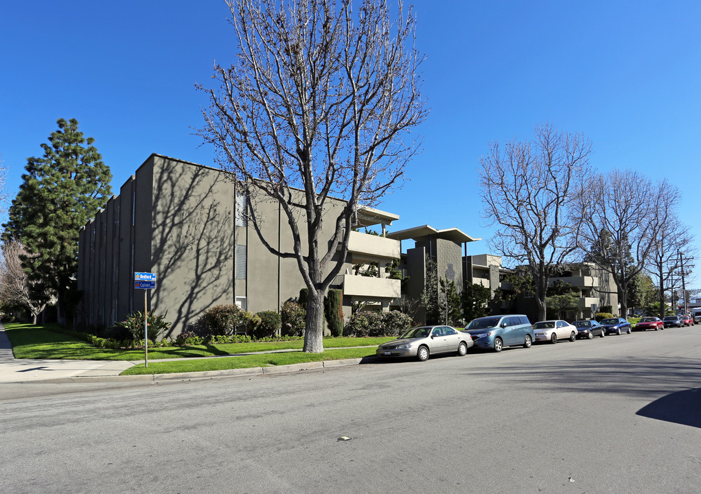 Fountainebleau Apartments in Orange, CA - Building Photo