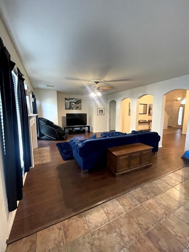 931 N Sky Dr in Houston, TX - Building Photo - Building Photo