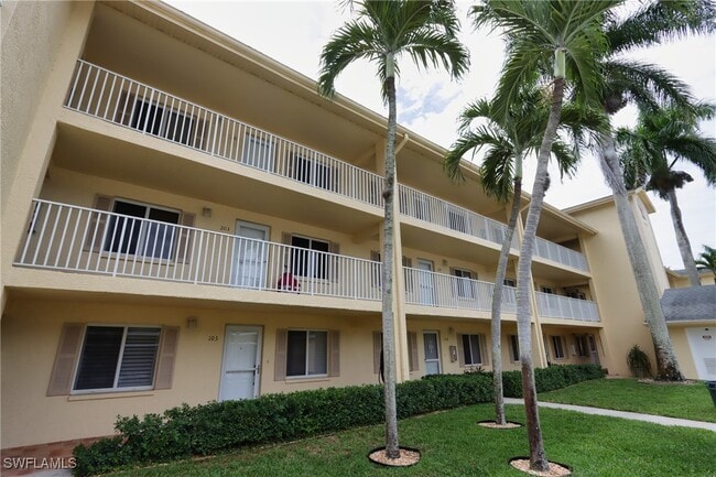 20121 Ian Ct in Estero, FL - Foto de edificio - Building Photo