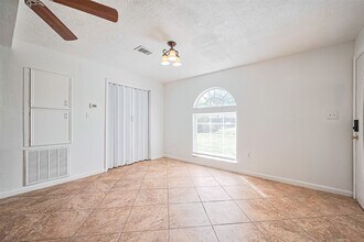 227 N Austin Dr in Angleton, TX - Building Photo - Building Photo