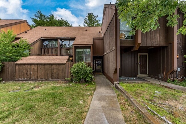 property at 9 Hickory Ct