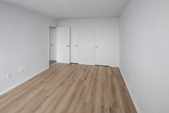 Oakview Heights in Toronto, ON - Building Photo - Interior Photo