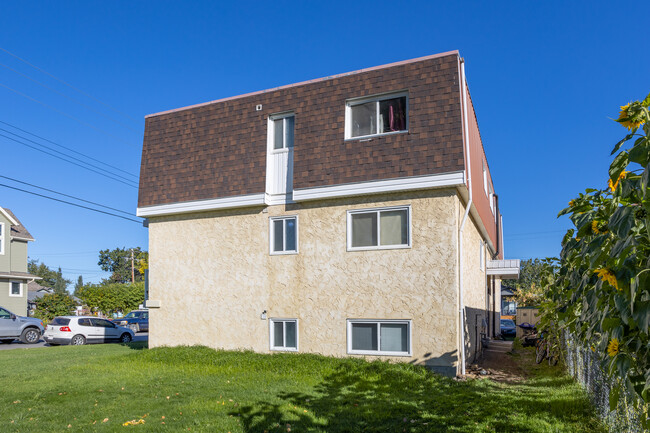 102 7 Av SE in High River, AB - Building Photo - Building Photo