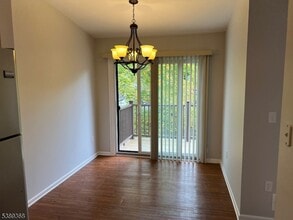 606 Spruce Hills Dr in Glen Gardner, NJ - Building Photo - Building Photo