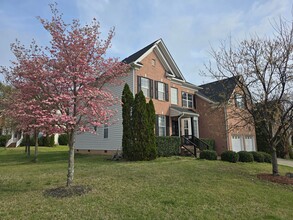 208 Oak Harbor Ln in Cary, NC - Building Photo - Building Photo