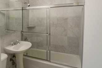 350 E 81st St, Unit 3b in New York, NY - Foto de edificio - Building Photo