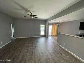 245 Woodlawn Ct in Panama City Beach, FL - Foto de edificio - Building Photo