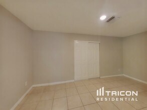 1016 Sagamore Dr in Seffner, FL - Building Photo - Building Photo