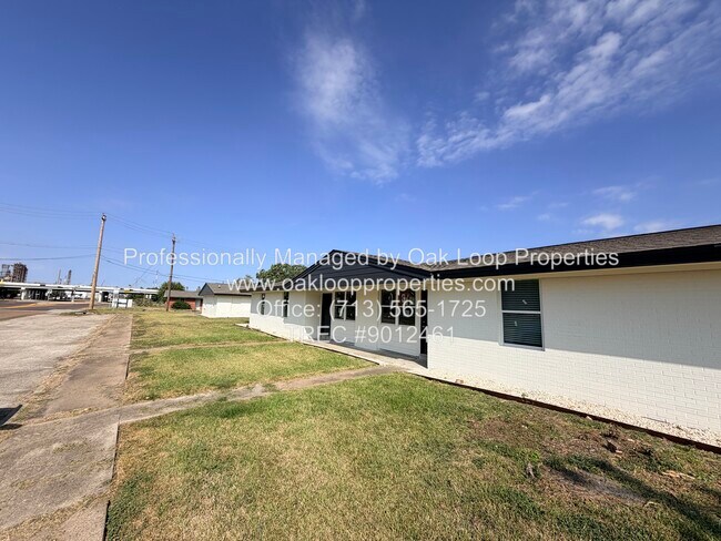 4 N Atlantic St in Baytown, TX - Building Photo - Building Photo
