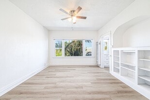 1643 Locust Ave in Long Beach, CA - Building Photo