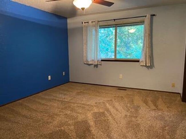 823 SW Castilian Dr in Oak Harbor, WA - Building Photo - Building Photo