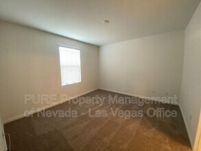 4645 Pencester St in Las Vegas, NV - Building Photo - Building Photo