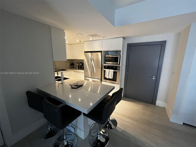 185 SE 14th Terrace in Miami, FL - Foto de edificio - Building Photo
