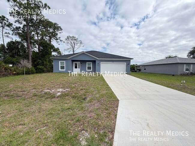 1325 Pavillion St NW in Palm Bay, FL - Building Photo - Building Photo