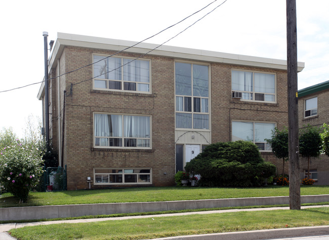 9 Allenby Ave in Toronto, ON - Building Photo - Primary Photo