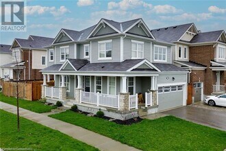 18 Blue Oak St in Kitchener, ON - Building Photo - Building Photo