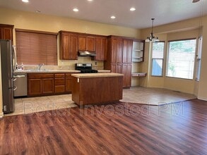 2423 Guerneville Rd in Santa Rosa, CA - Building Photo - Building Photo