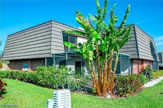148 Lake Point Ln in Naples, FL - Building Photo - Building Photo