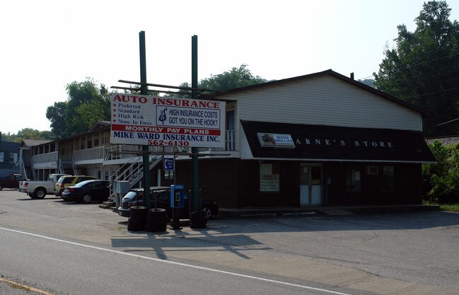 6735 MacCorkle Ave in St. Albans, WV - Foto de edificio - Building Photo