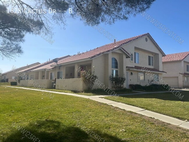 1628 Cactus Dr in Lancaster, CA - Building Photo - Building Photo