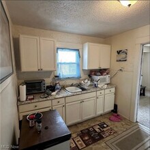 8827 Park Heights Ave in Garfield Heights, OH - Foto de edificio - Building Photo