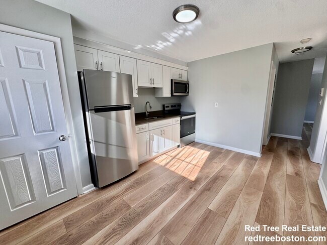 837 River St, Unit 1 in Boston, MA - Building Photo - Building Photo