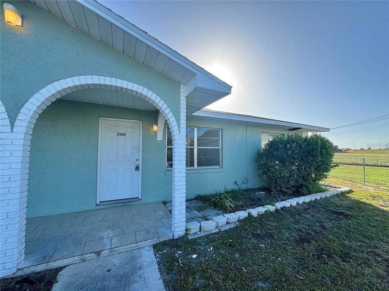 2548 Elm Ave, Unit 107 in Lake Wales, FL - Building Photo