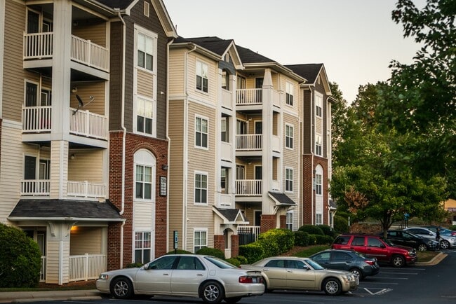 South Oak Crossing Apartments in Charlotte, NC - Building Photo - Building Photo