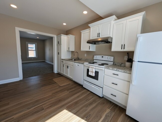 48 E Main St, Unit 2 in Mount Joy, PA - Building Photo - Building Photo