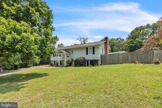 311 Oakridge Dr in Stafford, VA - Building Photo - Building Photo