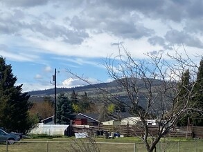 405 Muriel Dr in Dallesport, WA - Building Photo - Building Photo