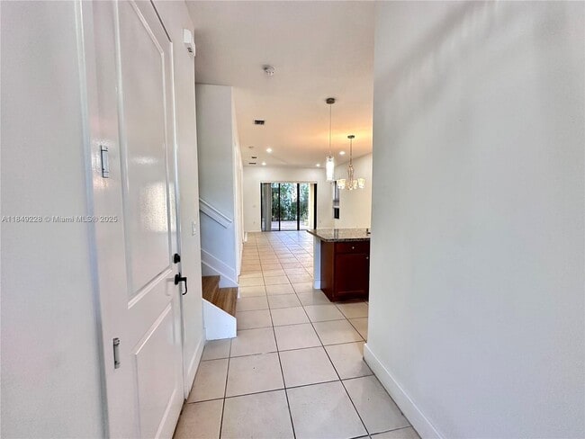 3275 W 96 Pl in Hialeah, FL - Building Photo - Building Photo