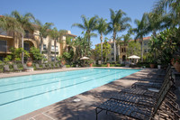 Villa Coronado Apartment Homes in Irvine, CA - Foto de edificio - Building Photo