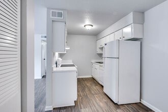 Lafayette Square Apartments in Camden, SC - Building Photo - Interior Photo