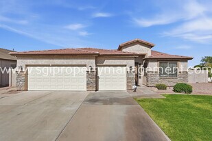 12442 N 82nd Ln in Peoria, AZ - Building Photo