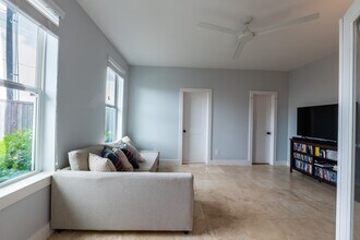 1318 Reinerman St in Houston, TX - Building Photo - Building Photo