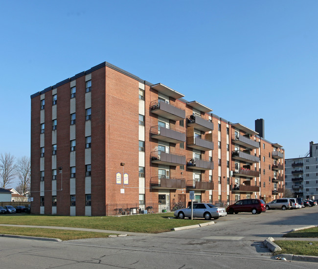 Oxford Apartments in Oshawa, ON - Building Photo - Building Photo