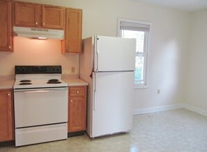 252 N 5th Ave, Unit Second Floor in Manville, NJ - Building Photo - Building Photo