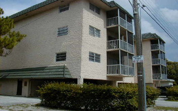 12290 NE 11th Ct in North Miami, FL - Building Photo - Building Photo